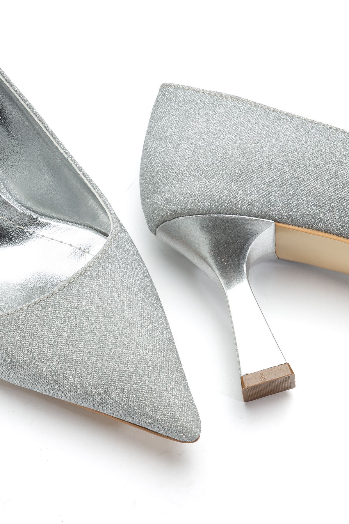 Kadın Gümüş Simli Sivri Burun İnce Topuklu Stiletto