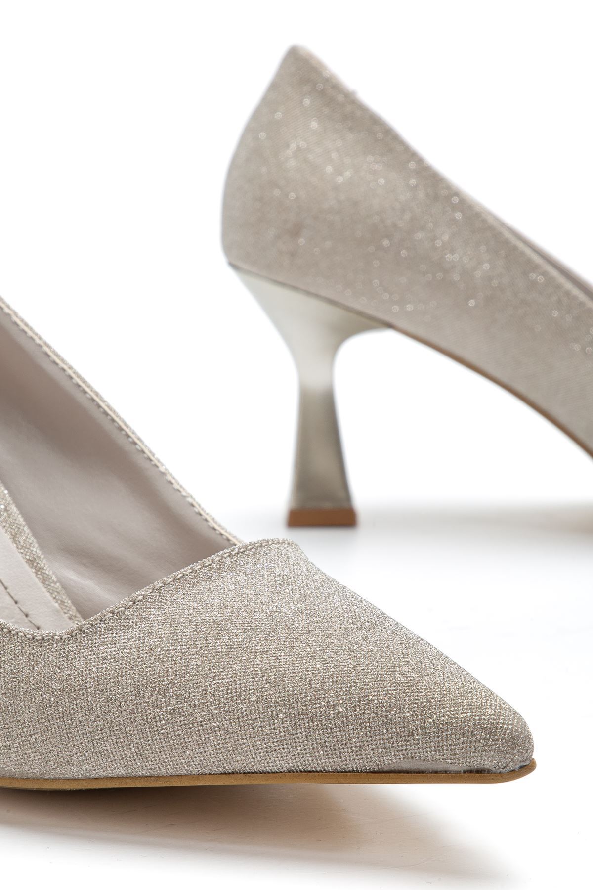 Kadın Altın Simli Sivri Burun İnce Topuklu Stiletto