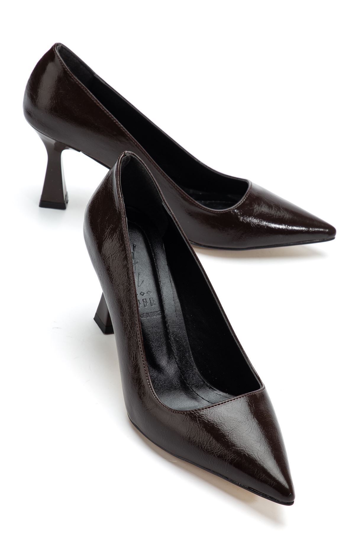 Kadın Kahverengi Parlak Cilt Sivri Burun İnce Topuklu Stiletto