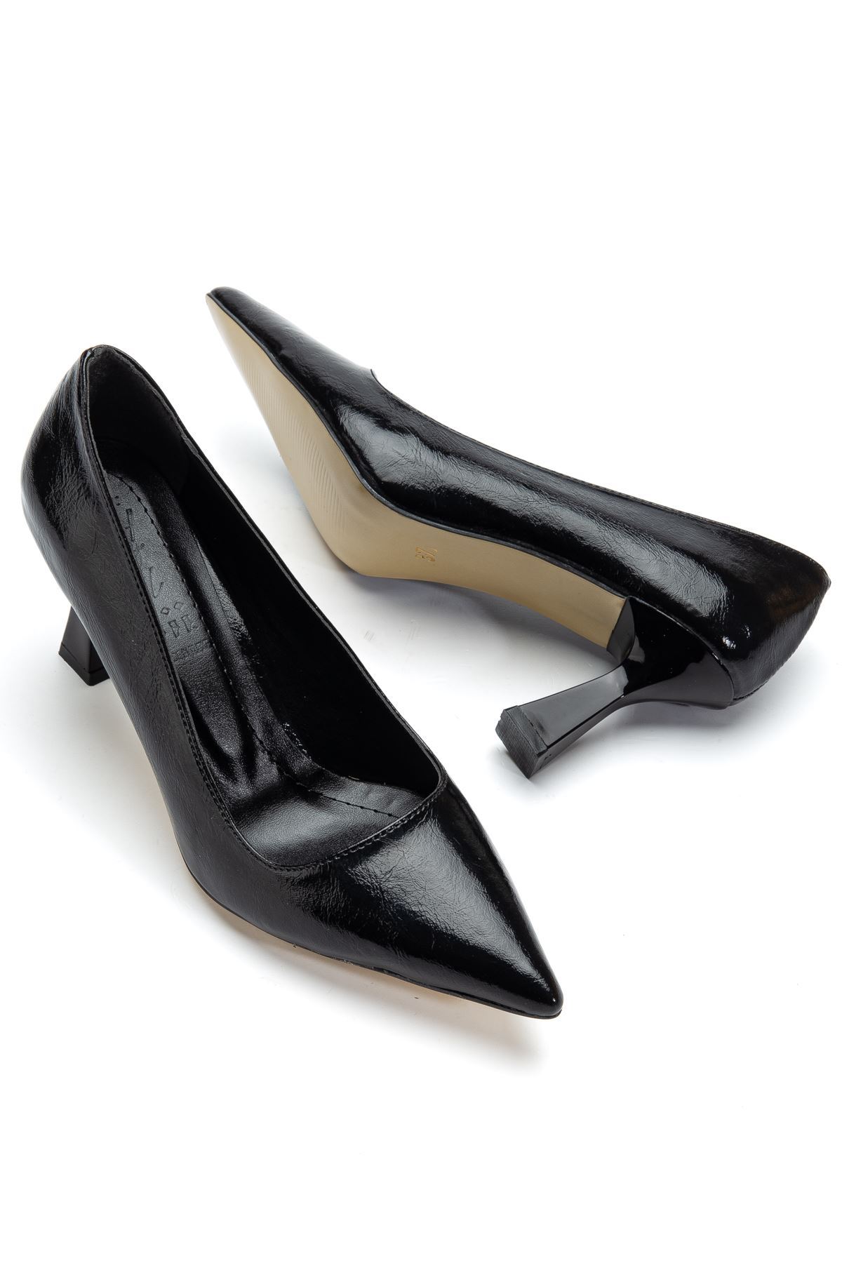 Kadın Siyah Parlak Cilt Sivri Burun İnce Topuklu Stiletto