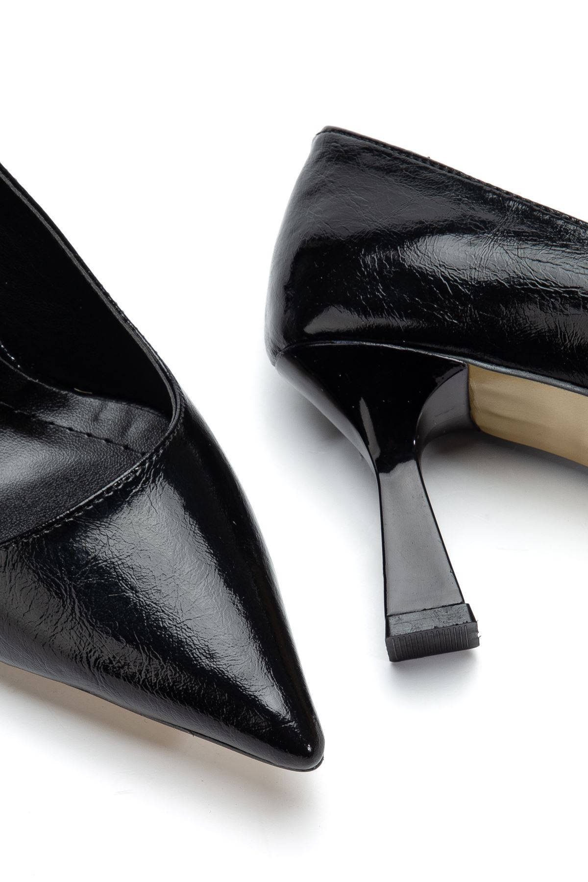 Kadın Siyah Parlak Cilt Sivri Burun İnce Topuklu Stiletto