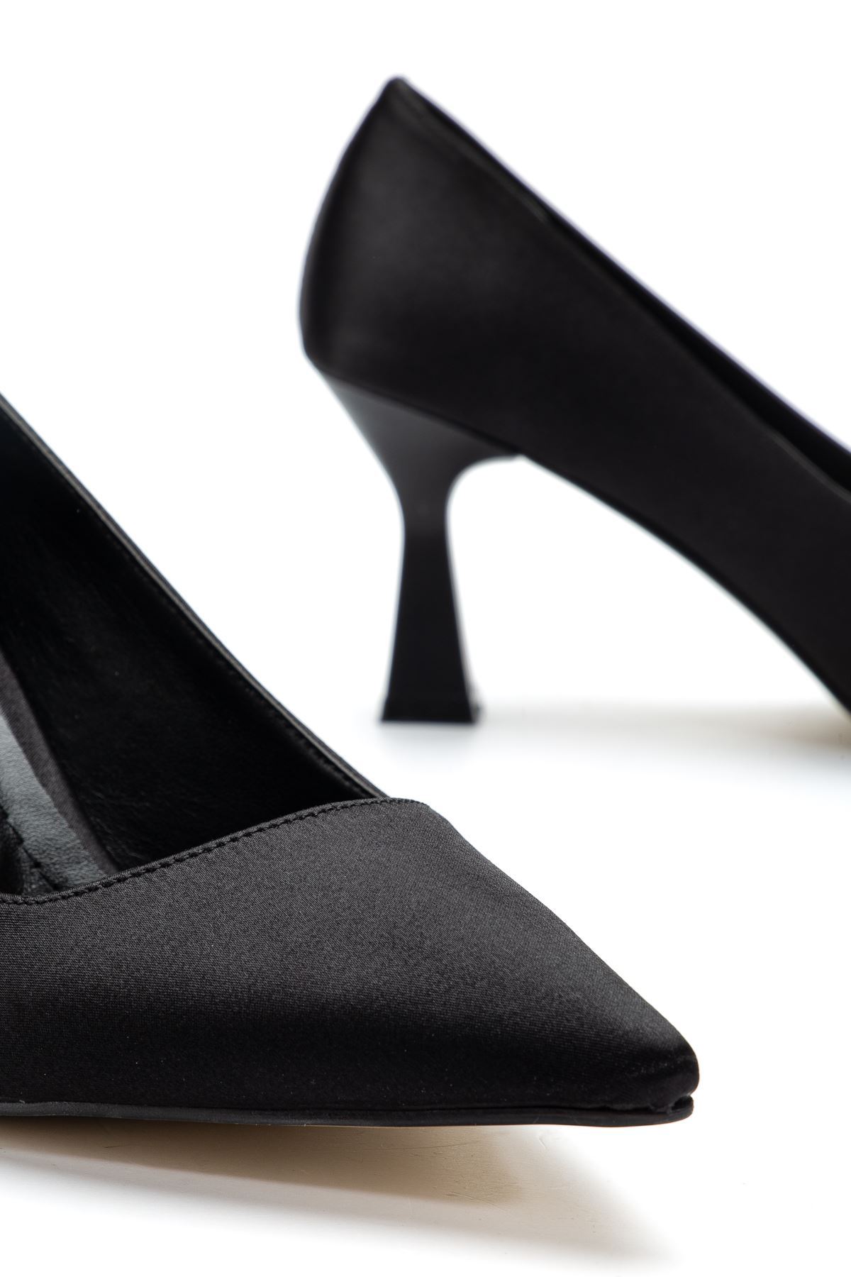 Kadın Siyah Saten Sivri Burun İnce Topuklu Stiletto