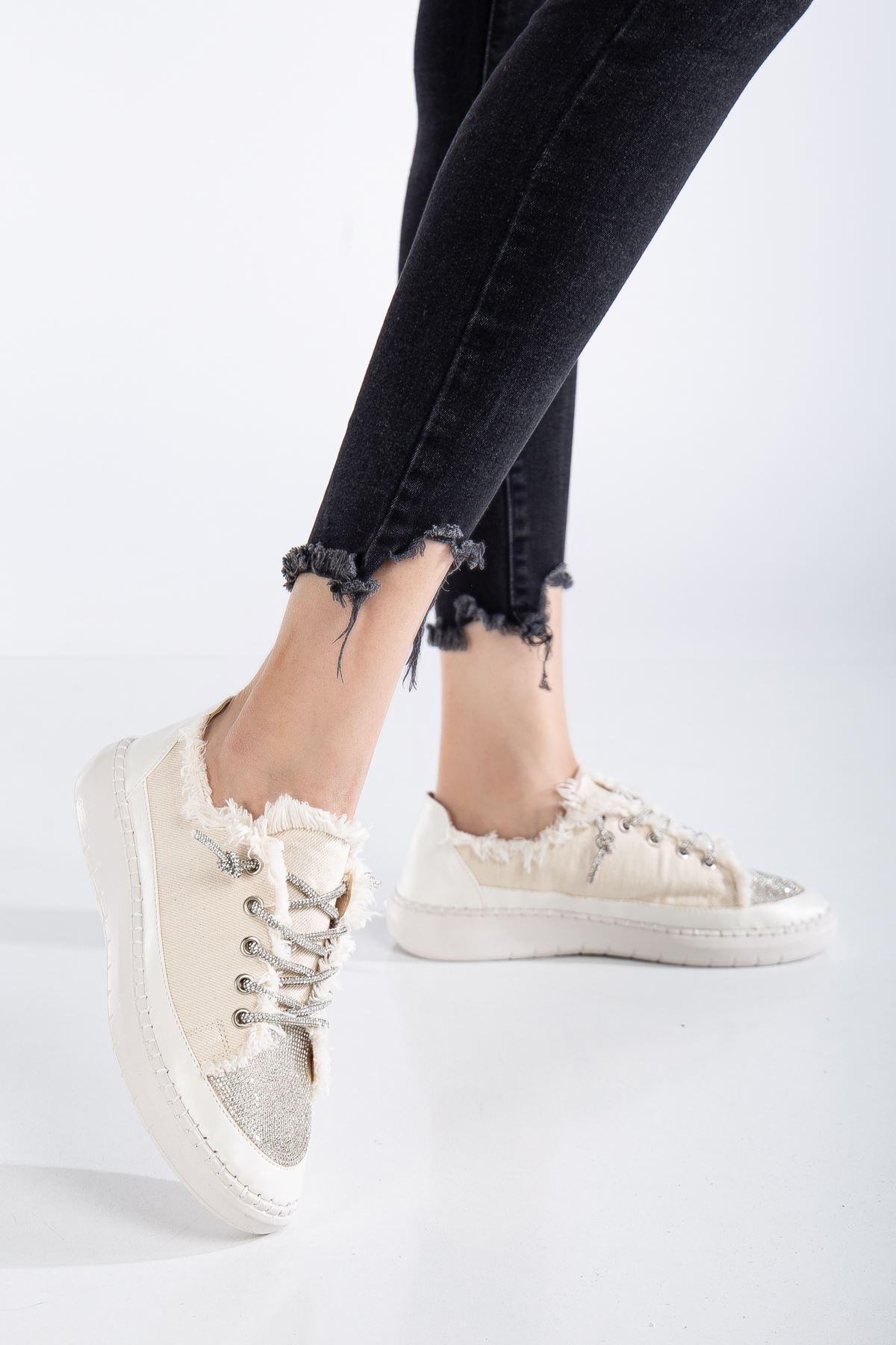 Neva Taşlı Düz Taban Kadın Bej Kot Sneakers