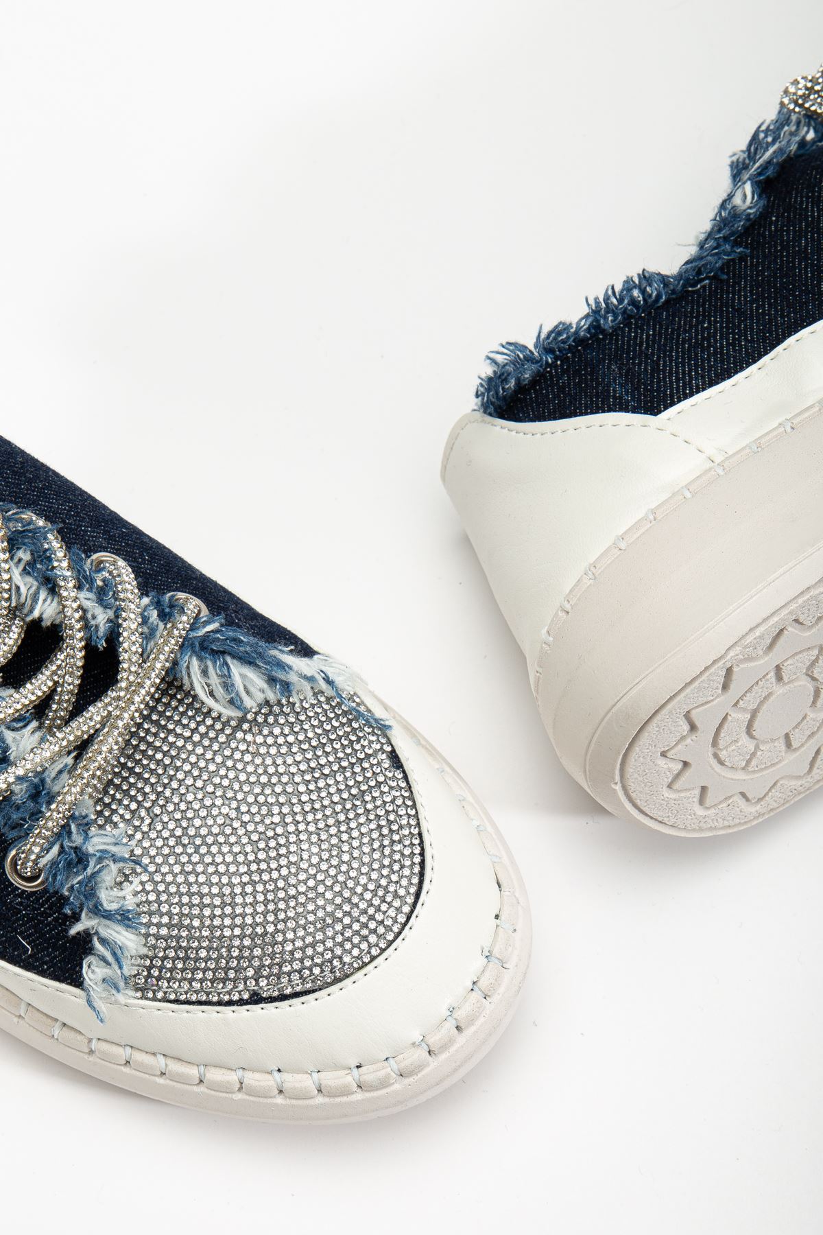Neva Taşlı Düz Taban Kadın Lacivert Kot Sneakers