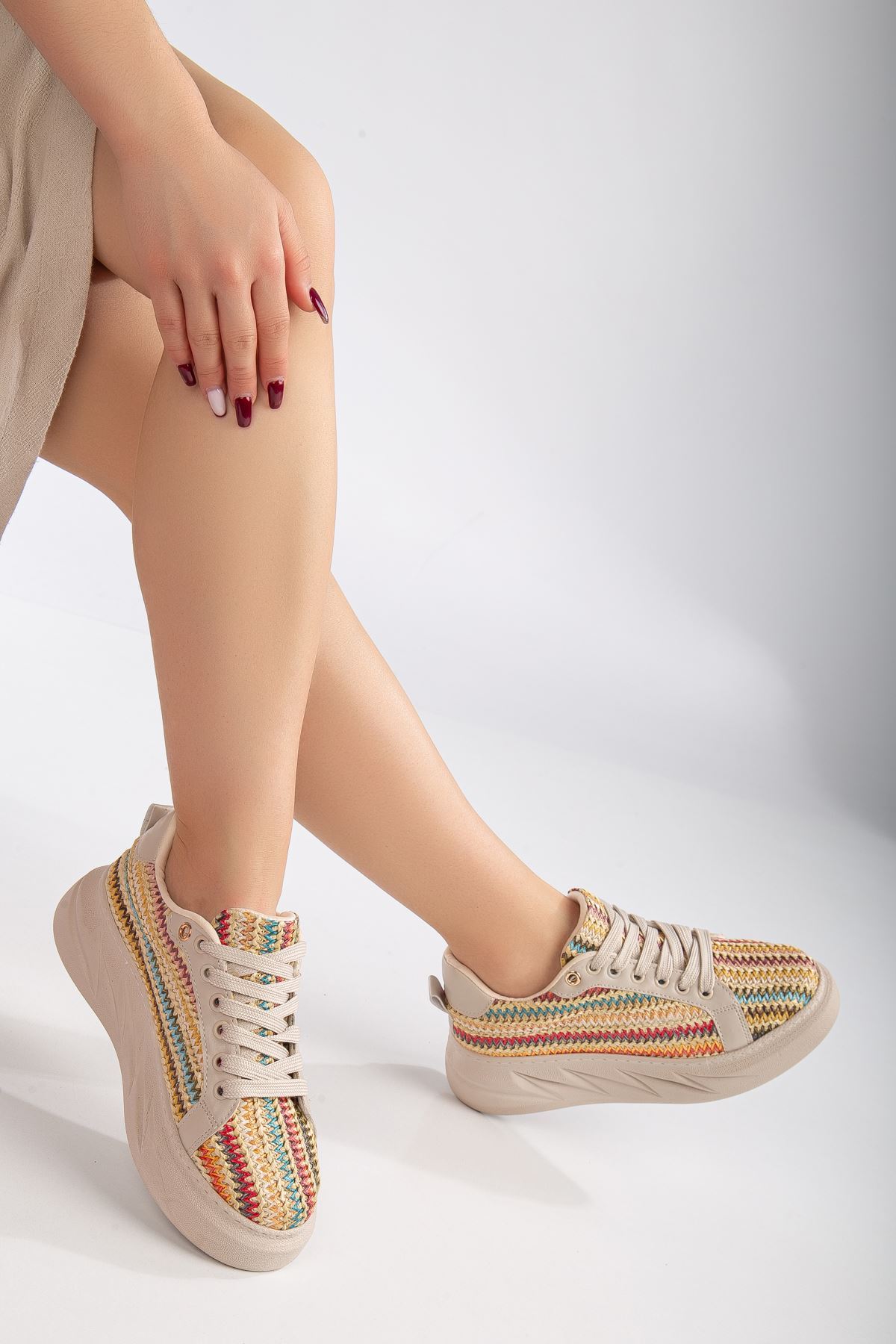 Mavis Krem - Renkli Kalın Tabanlı Hasır Detaylı Sneakers