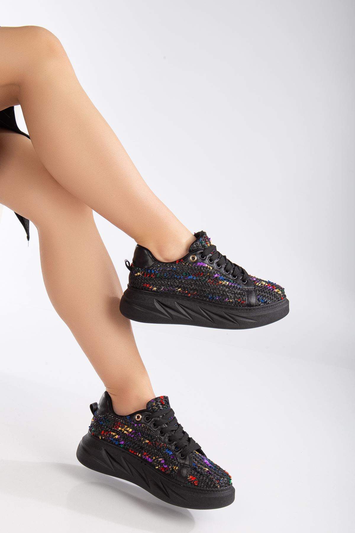Mavis Siyah - Renkli Kalın Tabanlı Hasır Detaylı Sneakers