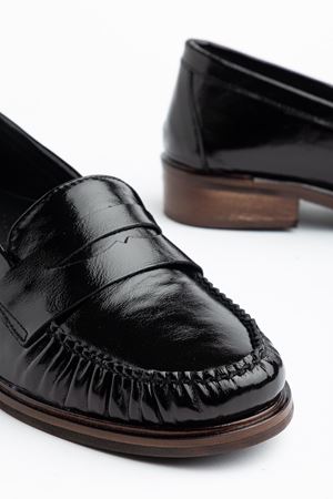 Kadın Siyah Rugan Klasik Hakiki Deri Loafer Ayakkabı