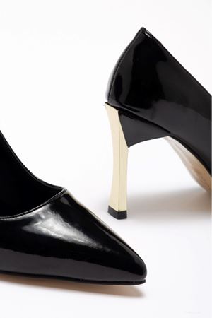 Kadın Siyah Rugan Gold Ökçe Sivri Burun İnce Topuklu Stiletto