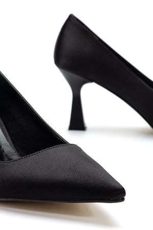 Kadın Siyah Saten Sivri Burun İnce Topuklu Stiletto